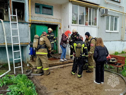 19 человек эвакуировали в Комсомольске из-за загоревшегося холодильника